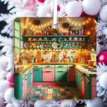 Ornement En Métal Rétro rose kitsch rétro Noël personnalisé<br><div class="desc">Ornement de Noël personnalisé. Cute turquoise cottage confortable vintage Kitsch rose et cuisine turquoise pleine de décorations de vacances et de lumières de Noël et un lustre coloré avec des vibes rétro. Nous vous souhaitons un Noël à l'ancienne et un Joyeux Nouvel An. Le texte de retour de cet ornement...</div>