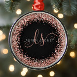 Ornement En Métal Rose Gold Blush Pink Parties scintillant Glam Nom<br><div class="desc">Glam Rose Parties scintillant or élégant monogramme métal ornement. Personnalisez facilement ce design de décoration métal chic et branché avec une élégante parties scintillant brillante or rose sur un arrière - plan noir. Le design comprend votre monogramme manuscrit avec de jolis tourbillons et votre nom.</div>
