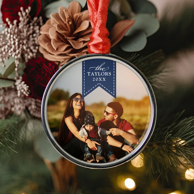 Ornement En Métal Ruban de la Marine | Nom et année personnalisés (Créateur téléchargé)