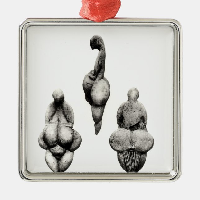 Ornement En Métal Trois vues d'une statuette de "Vénus" (Devant)