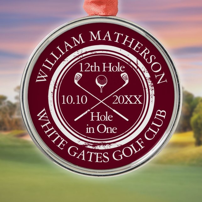 Ornement En Métal Trou de golf en un classique Bourgogne sur mesure (Golf Hole in One Classic Burgundy Custom Metal Ornament)