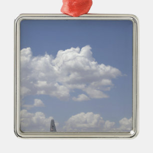 Ornement En Métal Un CV-22 Osprey survole un Hercules C-130