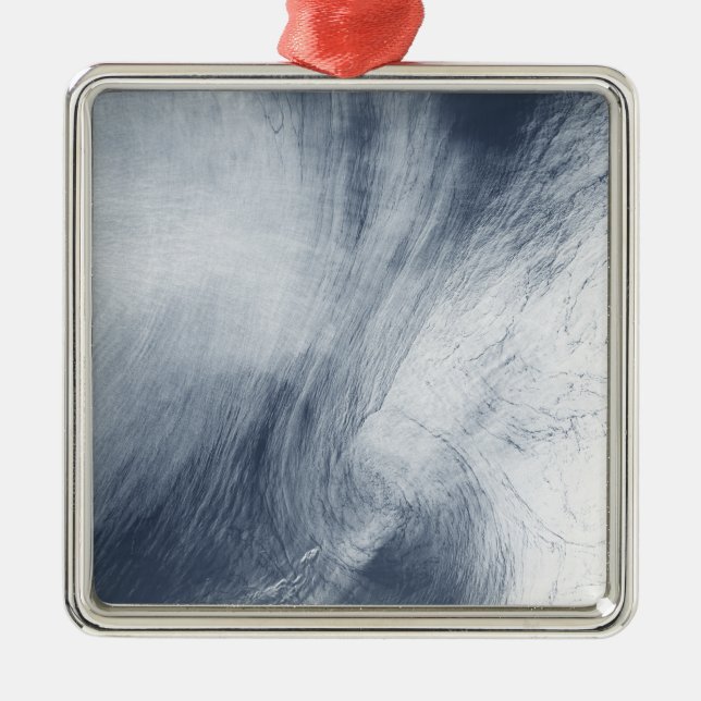 Ornement En Métal Un nuage géant tournoie au-dessus de la mer (Devant)