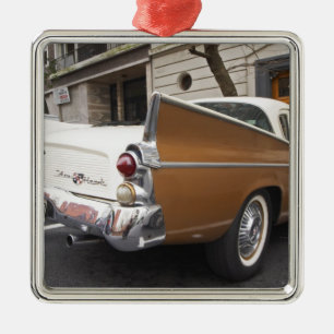 Ornement En Métal Une voiture classique Studebaker Silver Hawk garée