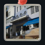 Ornement En Métal USA, Floride, Miami Beach : South Beach, Art Déco<br><div class="desc">DROIT D'AUTEUR Walter Bibikow / Danita Delimont.com| US10 WBI0165.jpg| USA,  Floride,  Miami Beach : South Beach,  Art Deco Hotels,  Park Central Hotel et voiture des années 30</div>