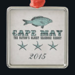 Ornement En Métal Vintage Cape May Seashore Resort Orament<br><div class="desc">L'ornement de Noël de la Nation NJ du Cap-May,  le plus ancien de la station balnéaire du Victoria. Personnalisez avec le courant ou votre année de plage la plus mémorable.</div>
