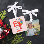 Ornement En Métal Vintage Christmas Elmo Photo personnalisée<br><div class="desc">Cet ornement en métal festif présente un design d'inspiration vintage d'Elmo de Sesame Street, apportant de l'acuité à vos décorations. L'ornement comprend du texte personnalisable pour ajouter un nom et de l'espace pour une photo personnelle, ce qui en fait un souvenir unique. Parfait pour les amateurs d'Elmo et de Sesame...</div>