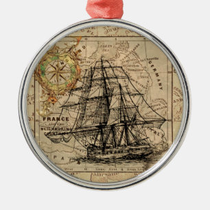 Ornement En Métal Voilier vintage et vieille carte européenne