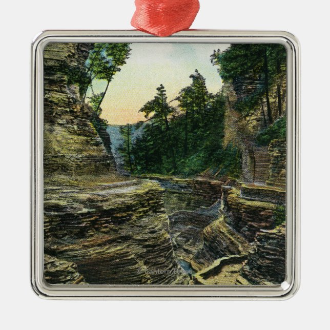 Ornement En Métal Vue de la gorge du sud d'entrée (Devant)