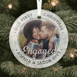 Ornement En Verre 1 Photo Premier Noël Engagé Faux Marble Round<br><div class="desc">Célébrez le 1er jour férié de votre fiançailles avec une photo personnalisée "Notre premier Noël engagé" ornement rond en faux marbre. Image et tout le texte sur ce modèle sont simples à personnaliser. Si vous préférez, la typographie de script peut lire "Ensemble" ou "Marié" (IMAGE & TEXTE CONSEIL DE CONCEPTION...</div>