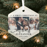 Ornement En Verre 3 Photo Mr & Mrs 1st Christmas Black White Hexagon<br><div class="desc">Célébrez un 1er jour férié joyeux en couple marié avec un collage photo personnalisé 3 "Notre premier Noël en tant que Monsieur. & Mme" ornement en forme d'hexagone. Toutes les formulations et les images de ce modèle sont simples à personnaliser. (CONSEIL EN MATIÈRE DE PLACEMENT D'IMAGE : Une façon simple...</div>