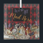 Ornement En Verre Alice Aventures avec le Chat de Cheshire Fou du Pa<br><div class="desc">Ce nouveau design coloré est basé sur les dessins classiques originaux des Aventures d'Alice au Pays des Merveilles, des années 1800, montrant la folle fête du thé avec Alice, le Chapelier Fou, le Chat de Cheshire et le Lapin Blanc ainsi que divers personnages originaux. D'après Les Aventures d'Alice au Pays...</div>