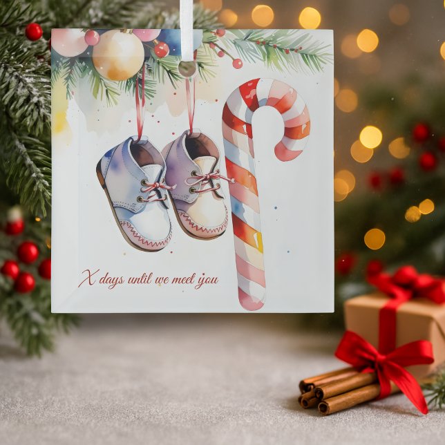 Ornement En Verre Aquarelle Bébé compte Noël Grossesse (Baby Countdown Christmas Ornament Watercolor Baby Shoes & Candy Cane Pregnancy Announcement)