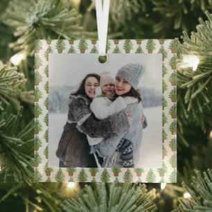 Ornement En Verre Arbre de Noël sur un panier d'osier Photo Motif