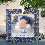 Ornement En Verre Bébés 1ère photo de Noël Marine Blue Gold Foliage<br><div class="desc">Célébrez le premier Noël du bébé avec ce magnifique ornement de gardien. Remplacez facilement l'exemple d'image par votre photo préférée et customisez-le avec le nom du bébé en caractères bleu marine et l'année ci-dessous. Un dégradé blanc aide à faire apparaître le texte. La photo est mise en scène par un...</div>