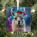 Ornement En Verre Belle Llama dans un chapeau de Santa<br><div class="desc">Cette décoration est composée d'un lama marron et blanc portant un chapeau de Père Noël.</div>