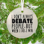 Ornement En Verre Champion de l'équipe de discussion amusante<br><div class="desc">Amusant Débat Team Winner Ornament. Je ne parle pas toujours des gens,  mais quand je gagne,  c'est un discours cool et un débat sur la citation de l'humour. Un grand entraîneur de débat cadeau ornement de Noël pour un maître debater. Portez-le à votre concours de débat!</div>
