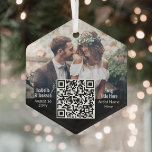 Ornement En Verre Chanson mariage QR Code & Photo Nouveaux mariés He<br><div class="desc">Célébrez une 1ère fête joyeuse en tant que jeunes mariés avec un élégant décor interactif en forme d'hexagone de code QR. Photo et toute la formulation de ce modèle sont simples à personnaliser. (CONSEIL EN MATIÈRE DE PLACEMENT D'IMAGE : Une façon simple de centrer une image exactement comme vous voulez...</div>