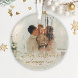 Ornement En Verre Élégant Gold Script Famille Photo Joyeux Noël<br><div class="desc">Elégant or main Lettré "Joyeux Noël" Script de la famille de photos ornement. Comprend votre photo de famille préférée,  "Joyeux Noël" calligraphie texte en écriture manuscrite,  nom de famille et année. Facile à personnaliser. Conseil photo : recadrez votre photo sur le formulaire carré avant de la télécharger.</div>
