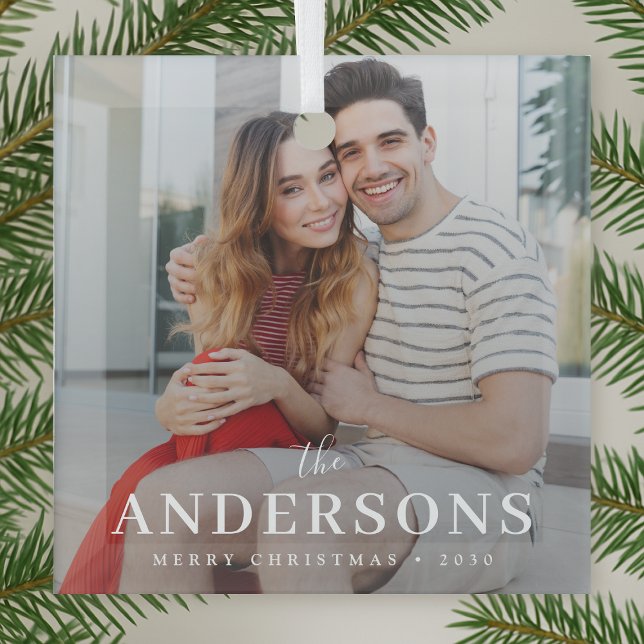 Ornement En Verre Élégant minimal moderne | Christmas Couple Photo (Personalized photo ornament with modern design and timeless Christmas elegance)