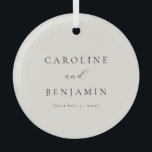 Ornement En Verre Élégant minimaliste crème ivoire Mariage de callig<br><div class="desc">Ajoutez une touche d'élégance intemporelle à votre décor mariage avec ce magnifique ornement de verre minimaliste. Doté d'une crème d'ivoire douce arrière - plan et d'une calligraphie délicate, cet ornement est le parfait mélange de simplicité et de sophistication. Son design propre et moderne en fait un endroit polyvalent pour votre...</div>