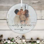 Ornement En Verre Élégant Script Coeur Famille Photo Joyeux Noël<br><div class="desc">Élégant "Joyeux Noël" Lettré à la main Ornement photo de famille. Comprend votre photo de famille préférée, texte calligraphie "Joyeux Noël" en écriture manuscrite, petit motif cardiaque, nom de famille et année en couleur noire sur la couverture photo dégradé blanc. Facile à personnaliser. Conseil photo : recadrez votre photo sur...</div>