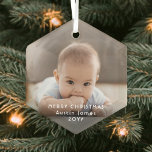 Ornement En Verre Hexagone de texte blanc minimaliste moderne<br><div class="desc">Célébrez les joies simples des vacances avec un ornement photo en forme d'hexagone. Photo et tout le texte sur ce modèle sont faciles à customiser pour inclure n'importe quel libellé, comme Joyeux Noël, Mes premiers Noël, Meilleurs Amis, les enfants et les noms de famille, etc. (CONSEIL EN MATIÈRE DE PLACEMENT...</div>
