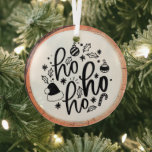 Ornement En Verre Ho Ho Ho Typographie Garder l'arbre de saké<br><div class="desc">Ho ho script type ornement en verre sur une tranche de bois rustique. Un grand cadeau de Noël ou un objet de décoration de maison de vacances.</div>