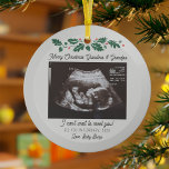 Ornement En Verre Joyeux Noël Grand-parents Grossesse Ultrasound<br><div class="desc">C'est toujours un bon moment pour partager cette nouvelle excitante avec votre plus proche et le plus cher. Idée cadeau de Noël parfait pour que la grand-mère soit avec une photo ultrasonore. Customisez cet écran de faire-part unique, ajoutez vos détails et faites connaître cette nouvelle spéciale à tout le monde....</div>