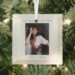 Ornement En Verre Minimaliste et moderne | Joyeuse photo et mariée<br><div class="desc">Minimaliste et moderne | Joyeux et marié Photo simple Ornement en verre de Noël</div>