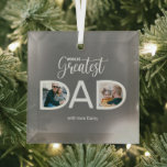 Ornement En Verre Monde plus grand papa 2 photo<br><div class="desc">Mondes plus grand papa photo Noël ornement d'arbre,  tous les pères vont aimer! Ces ornements élégants disposent de 2 photos avec le texte "WORLDS GREATEST DAD",  fera le cadeau parfait pour Noël,  anniversaire ou fête des pères.</div>