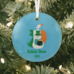 Ornement En Verre Noël Drapeau Irlandais Snowman<br><div class="desc">Ajoutez une touche classique,  mais personnelle,  à votre décor de vacances avec cet ornement en verre de Noël irlandais Drapeau de neige.</div>
