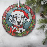 Ornement En Verre Noël Poinsettia Père Noël Chien dalmate<br><div class="desc">Voici un joli ornement en verre avec un thème de vitrail, avec un joli chien dalmate. Le chien porte un chapeau de Père Noël rouge et un collier, avec un arrière - plan bleu ciel. L'image est encadrée dans une jolie bordure de couronne verte, de fraise rouge et de poinsettia....</div>