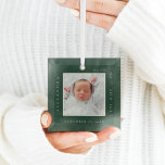 Ornement En Verre Nom du bébé minimal et statistiques de naissance<br><div class="desc">Simple et minimaliste photo de bébé et de naissance Statistiques garder l'ornement photo. Le design est simple et minimaliste, avec un design photo carré pour afficher votre photo bébé spéciale. Le nom, la date, l'heure et les statistiques de naissance du bébé sont affichés dans un design moderne simple autour de...</div>