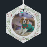 Ornement En Verre Photo de l'animal de compagnie Winter Wreath<br><div class="desc">Décor photo de Noël avec une couronne botanique d'hiver et la photo préférée de votre chien. Personnalisez-le avec son nom et son année. Modifiez le texte et personnalisez-le comme vous le souhaitez.</div>