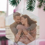 Ornement En Verre Photo minimaliste moderne Mariage engagée et brill<br><div class="desc">Un ornement de noël engagé et brillant avec la photo fiançailles du couple et l'option d'inclure l'année. Simple,  minimaliste et efficace avec une typographie nostalgique vintage et une photo à fond de saignement du couple engagé.</div>