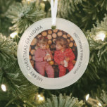 Ornement En Verre Photo ronde personnalisée Noël<br><div class="desc">Cet élégant ornement d'arbre de Noël, ferait le remplissage parfait pour grand-mère, grand-père, maman, papa, tante, oncle et tout autre parent. La décoration arborée présente une photo en forme de cercle avec le texte modèle qui dit "Joyeux NOËL GRANDMA" avec amour, les noms des enfants et l'année. Tous les styles...</div>