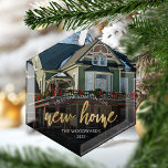 Ornement En Verre Premier Noël Nouveau Home Gold Script Photo<br><div class="desc">Commémorez votre premier Noël dans votre nouvelle maison avec ce magnifique ornement de gardien moderne. Le texte dit "Premier Noël dans notre nouvelle maison", avec les mots "nouvelle maison" dans l'élégant script de fausse feuille d'or. Remplacez l'exemple d'image par une photo de votre nouvelle maison et ajoutez le nom de...</div>
