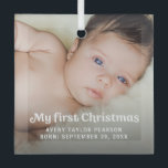 Ornement En Verre Première photo personnalisée de Noël du bébé moder<br><div class="desc">Célébrez la joie du premier Noël de bébé avec notre "Ornement de Noël Personnalisé pour bébé tendance moderne". Cette décoration élégante et personnalisée allie harmonieusement les tendances modernes à la touche sentimentale d'une photo personnalisée, créant un souvenir spécial pour le membre le plus récent de votre famille. Conçu dans un...</div>