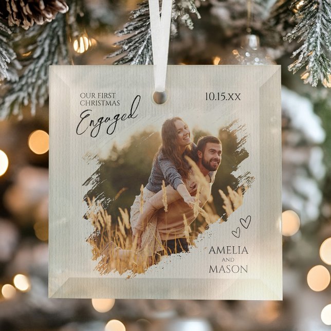 Ornement En Verre Rustic Our First Christmas Engaged Photo Christmas (Rustic Our First Christmas Engaged Photo Christmas Glass Ornament)