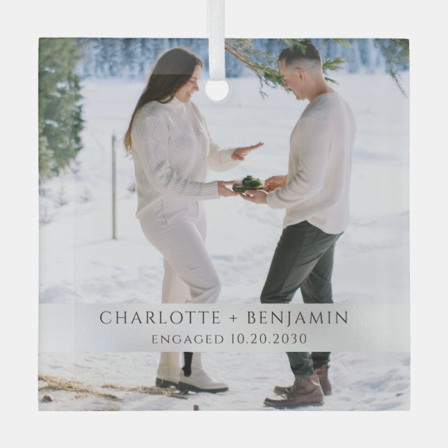 Ornement En Verre Rustic Winter Snow Engagement Photo (Recto)