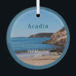 Ornement En Verre Sand Beach Parc national de l'Acadie<br><div class="desc">Plage de sable Parc national Acadia Ornement en verre. La première étape de la boucle du parc national Acadia est Sand Beach. Personnalisez cette belle image haute résolution avec votre nom de famille et l'année de votre visite.</div>