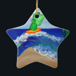Ornement Étoile En Céramique Angel de surf Raphael équitation Guérison Ornament<br><div class="desc">Le tableau est d'un ange vert sur une planche de surf orange attrapant une vague. Un soleil brille dans l'arrière - plan et un palmier coule doucement sur la plage. La vague se prépare à s'écraser sur la plage en lissant la surface sablonneuse. L'ange vert rend hommage à l'Archangel Raphael...</div>