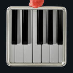 Ornement fait sur commande de Noël de clavier de<br><div class="desc">Si vous êtes un virtuose ou quelqu'un de piano qui peuvent à peine jouer des baguettes,  vous êtes sûrs d'aimer cet ornement fait sur commande noir et blanc de Noël de clavier de piano.</div>