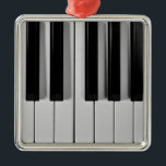 Ornement fait sur commande de Noël de clavier de<br><div class="desc">Si vous êtes un virtuose ou quelqu'un de piano qui peuvent à peine jouer des baguettes,  vous êtes sûrs d'aimer cet ornement fait sur commande noir et blanc de Noël de clavier de piano.</div>