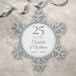 Ornement Flocon De Neige 25e anniversaire<br><div class="desc">Ce design chic 25ème anniversaire de mariage peut être personnalisé avec vos informations spéciales de vingt-cinq ans dans un élégant texte argenté. Conçu par Thisisnotme©</div>