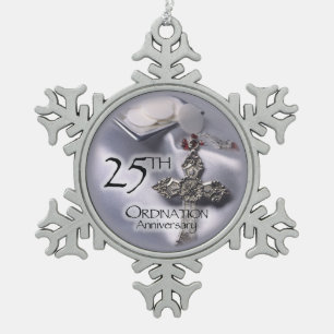Ornement Flocon De Neige 25e anniversaire de l'ordination Cross Host