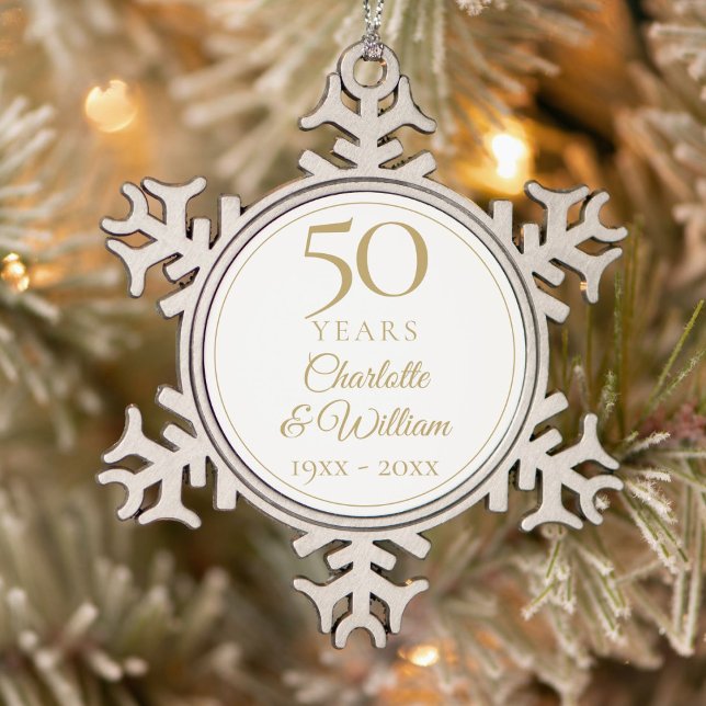 Ornement Flocon De Neige 50e Anniversaire de Mariage Écriture Dorée (50th Wedding Anniversary Gold Script Snowflake Pewter Christmas Ornament)