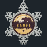 Ornement Flocon De Neige Banff Canada Montagnes Rocheuses Camping Vintage<br><div class="desc">Conception du parc national Banff. Le parc est le premier parc national du Canada et fait partie du patrimoine mondial des parcs des Rocheuses du Canada. Parc national Banff Le design Vintage du Canada est un grand cadeau de Noël ou d'anniversaire pour les amateurs du parc national du Canada. Ce...</div>