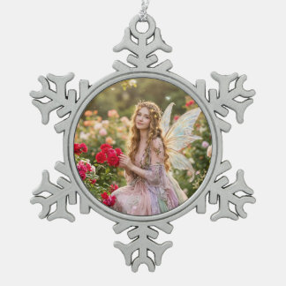 Ornement Flocon De Neige Belle princesse fée dans un jardin de roses